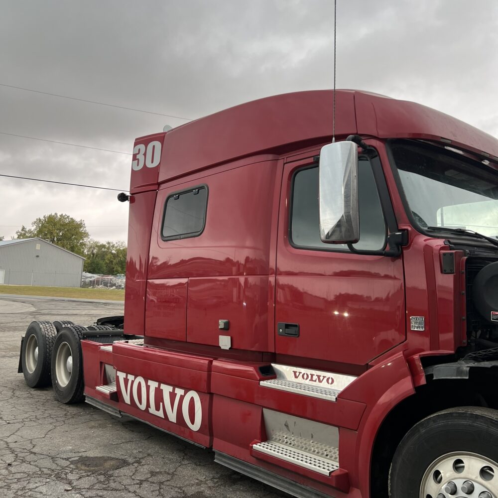 Red Volvo VNL 2018 for sale, cab, tires, parts.