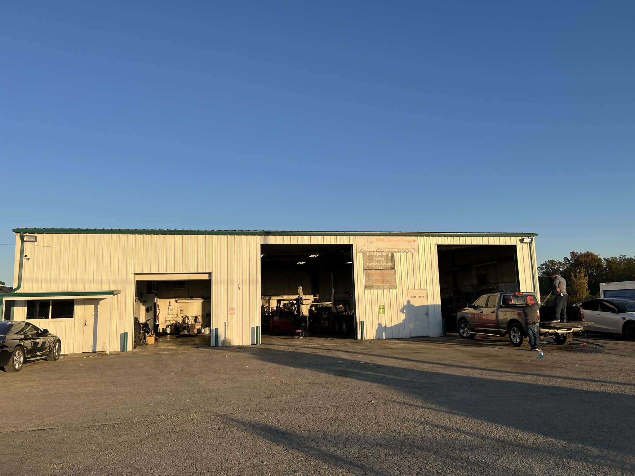 outside view of vnl truck repairs shop